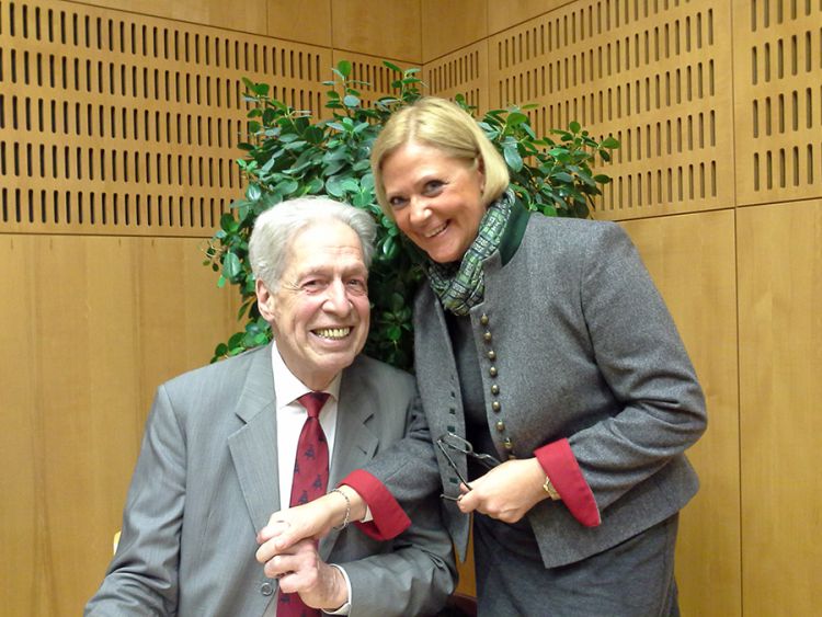 Henning Scherf mit Mag. Brigitte Geretschläger (C)kk